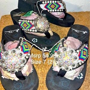 Montana west flip flops size 7 NWT
